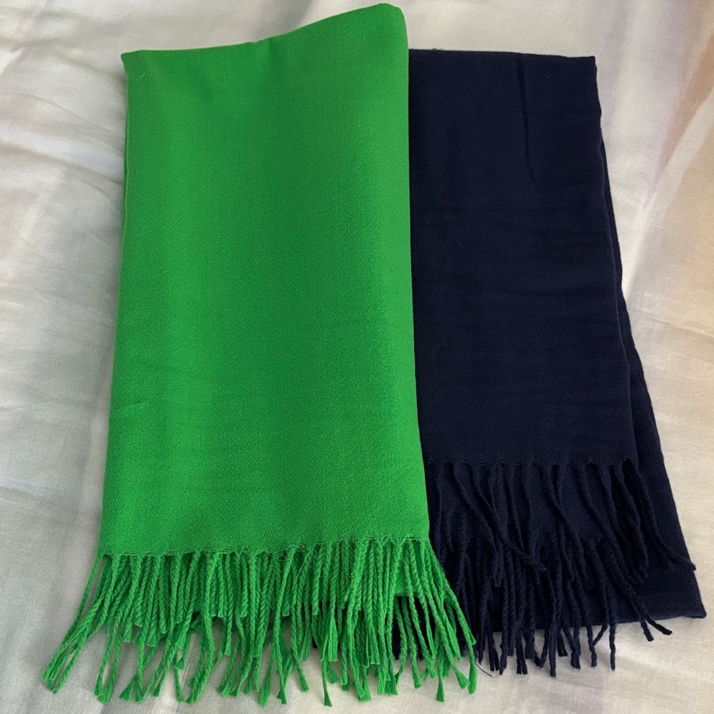 Gorgeous Cashmere-Like Fringed Scarves Pashmina - Green and Navy O/S